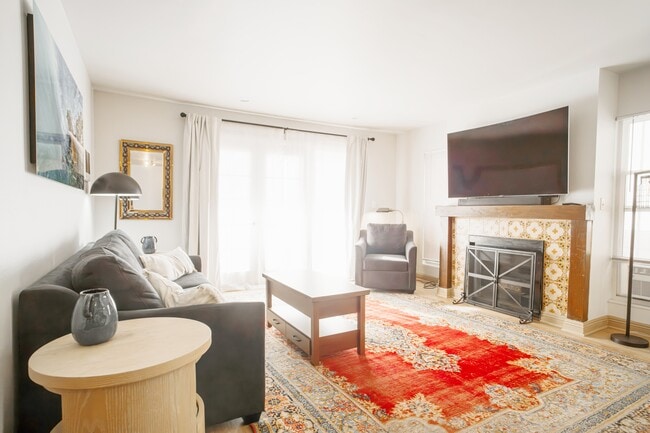 319 Ocean Front Walk in Venice, CA - Foto de edificio - Building Photo