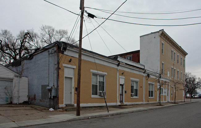 100 Dorchester Ave in Cincinnati, OH - Foto de edificio - Building Photo