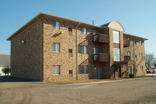 Bradley Manor Apartments in Rockwood, MI - Building Photo - Building Photo