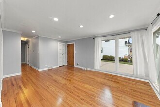 415 Huntington Ln in Elmhurst, IL - Building Photo - Building Photo