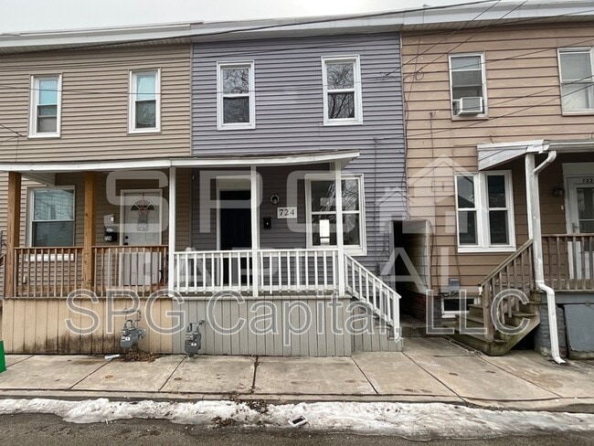 property at 724 Glen Pl