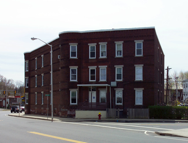 1060 Chicopee St in Chicopee, MA - Building Photo - Building Photo