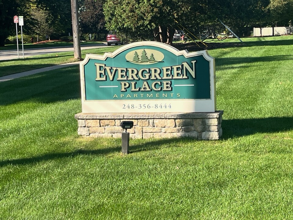 EVERGREEN PLACE APARTMENTS in Southfield, MI - Building Photo