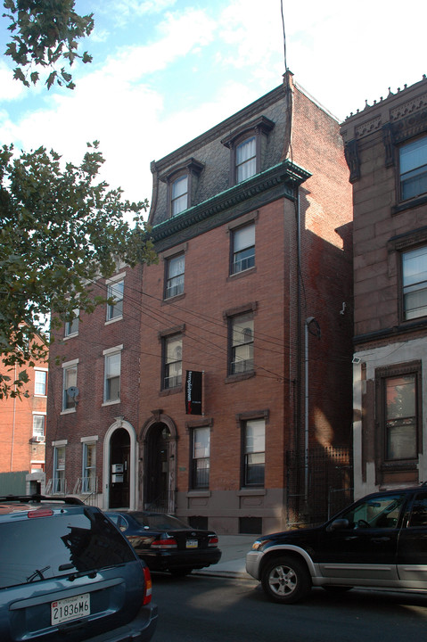 1525 N 16th Ave in Philadelphia, PA - Building Photo