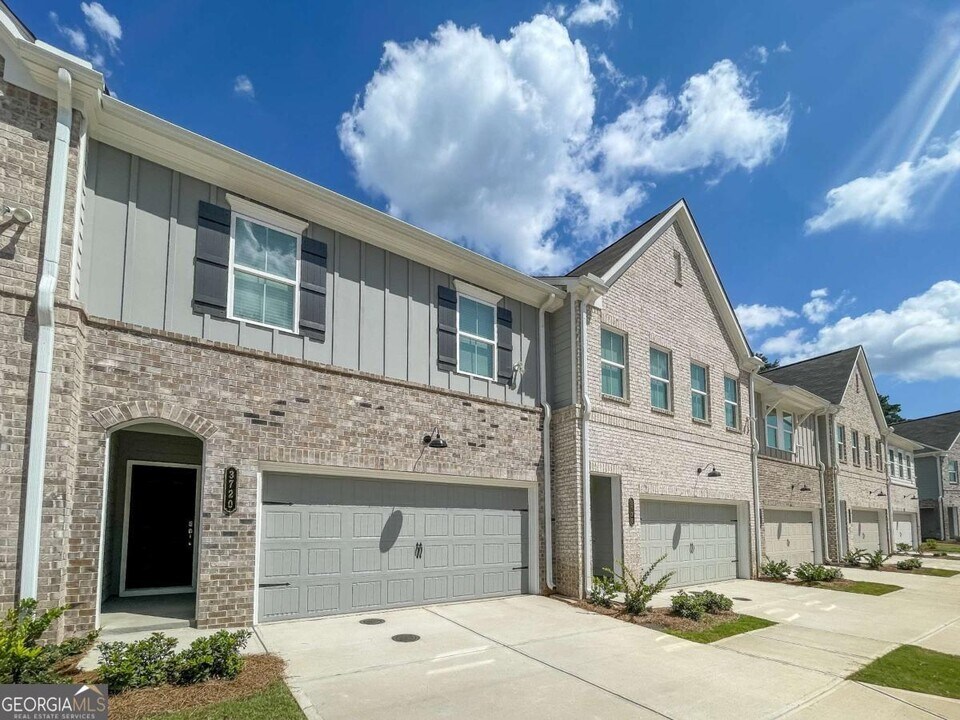 3880 Denton Dr in Douglasville, GA - Building Photo