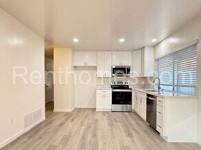 13877 Wayland Grove Ct in Poway, CA - Building Photo - Building Photo