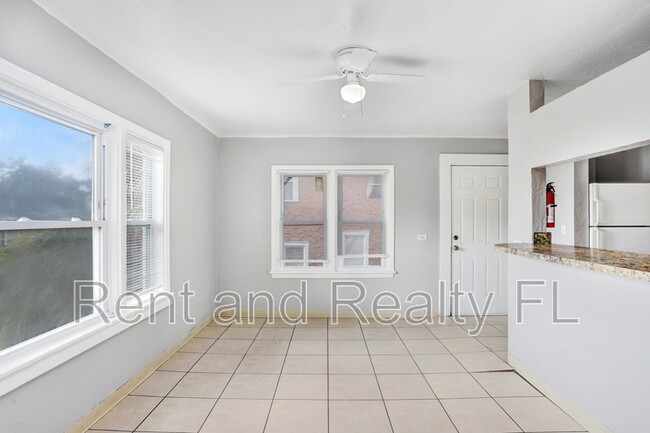 827 Paris Ave S in St. Petersburg, FL - Building Photo - Building Photo