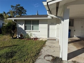 5320 S Lockwood Ridge Rd in Sarasota, FL - Building Photo - Building Photo