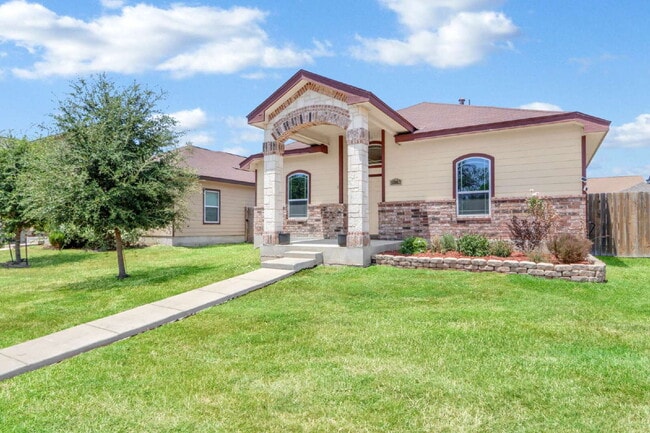 5983 Midcrown Dr in San Antonio, TX - Building Photo - Building Photo
