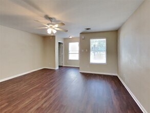 4231 Nueces River Loop in Spring, TX - Foto de edificio - Building Photo