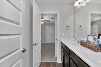 8001 Silver Maple Dr in Milton, FL - Foto de edificio - Building Photo