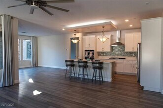 92 Lake Oasis St in Henderson, NV - Building Photo - Building Photo