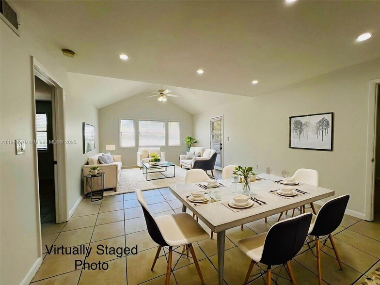 15591 SW 105th Terrace, Unit 522 in Miami, FL - Building Photo