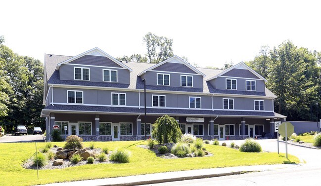 2081-2083 Albany Post Rd in Montrose, NY - Foto de edificio - Building Photo