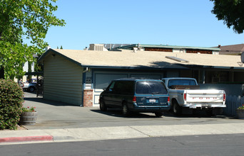 Hidden Pines Apartments in Concord, CA - Building Photo - Building Photo