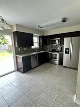 718 Spence Cir in Virginia Beach, VA - Building Photo - Building Photo