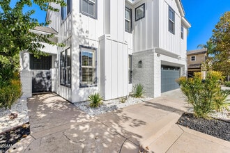 6051 Caledonia Ct in Oak Park, CA - Building Photo - Building Photo