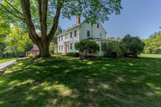 70 Woodland Rd in North Hampton, NH - Building Photo - Building Photo