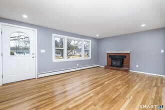 555 Graham Rd in South Windsor, CT - Building Photo - Building Photo