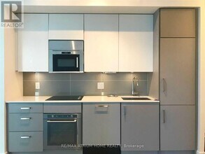 17 Dundonald St in Toronto, ON - Building Photo - Building Photo