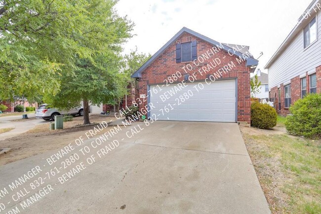 11528 Gloriosa Dr in Fort Worth, TX - Building Photo - Building Photo