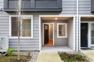 6624 NE 187 Ct in Kenmore, WA - Building Photo - Building Photo