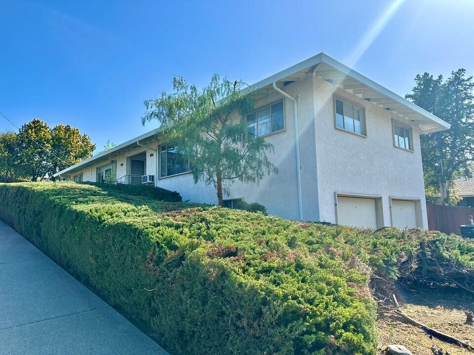 1110 W 3rd St in Benicia, CA - Building Photo