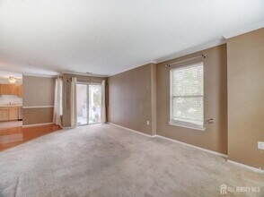 558 Great Beds Ct in Perth Amboy, NJ - Building Photo - Building Photo