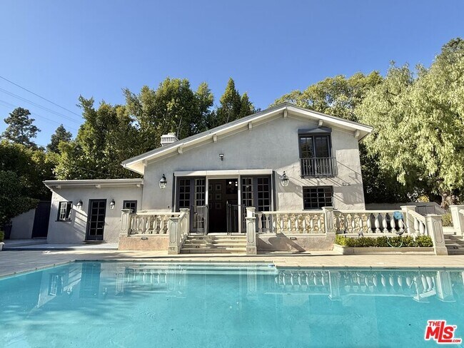 927 N Rexford Dr in Beverly Hills, CA - Building Photo - Building Photo