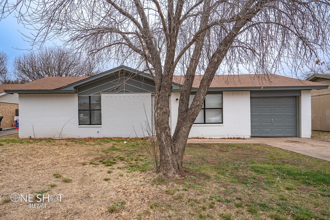 1718 N Mockingbird Ln in Abilene, TX - Foto de edificio