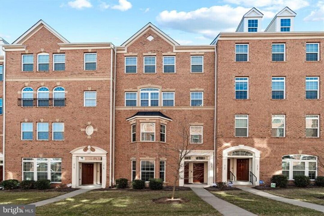 15151 Leicestershire St in Leesylvania, VA - Building Photo