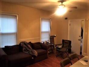 208 Willow St, Unit #1 in New Haven, CT - Building Photo - Building Photo