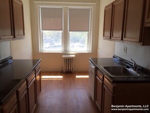 1750 Commonwealth Ave, Unit 33 in Boston, MA - Foto de edificio - Building Photo