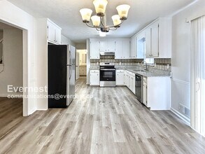704 Wilkes Dr in Loganville, GA - Building Photo - Building Photo