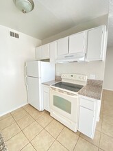 Skyline Apartments on Bromley in Las Vegas, NV - Building Photo - Building Photo