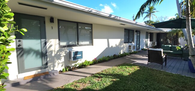 1634 NE 4th Pl, Unit Apartment 2 in Fort Lauderdale, FL - Building Photo - Building Photo