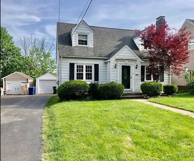 811 California Ave in Ellwood City, PA - Building Photo - Building Photo