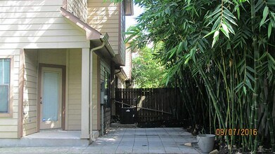 5202 Brinkman Ct in Houston, TX - Building Photo - Building Photo