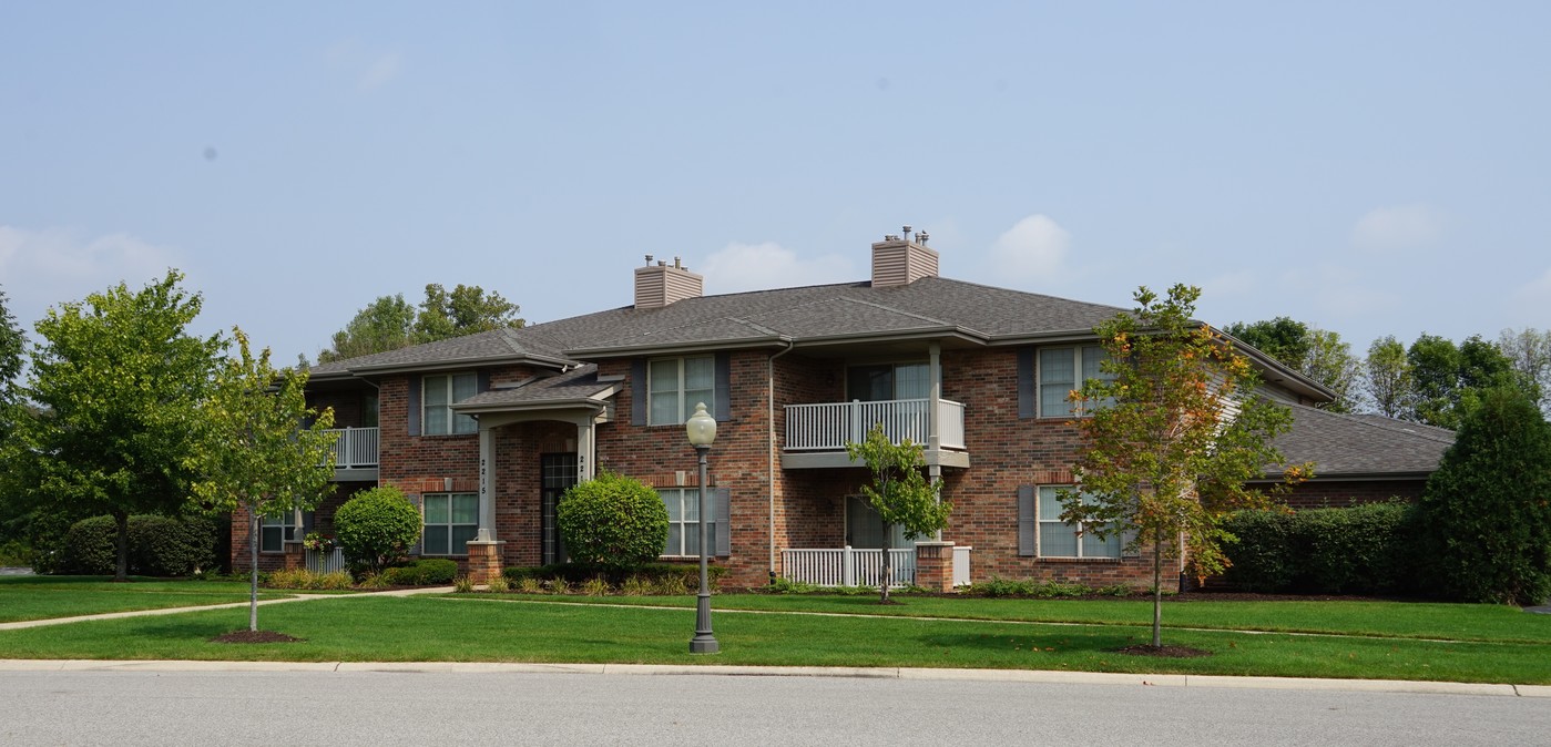 Embassy Place at White Oak Estate in Highland, IN - Building Photo