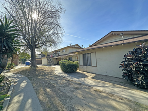 1550 E Benmore Ln in Anaheim, CA - Building Photo - Building Photo