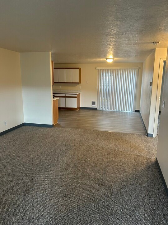 933 NW Cains Rd in Prineville, OR - Building Photo