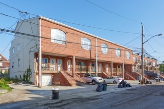 Rockaway Beach Queens in Far Rockaway, NY - Building Photo - Building Photo