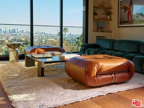 2309 Hollyridge Dr in Los Angeles, CA - Building Photo - Building Photo