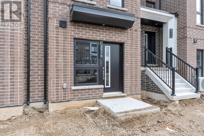 70 Kenesky Dr in Hamilton, ON - Building Photo - Building Photo