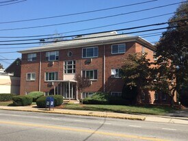 1033 Massachusetts Ave, Unit 10 in Arlington, MA - Building Photo