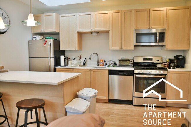 631 W Arlington Plz in Chicago, IL - Building Photo - Building Photo