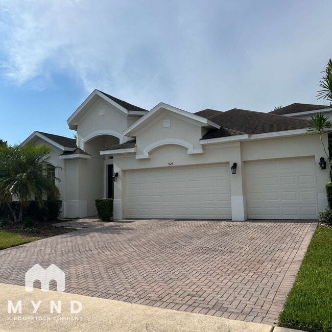 927 Meadow Glade Dr