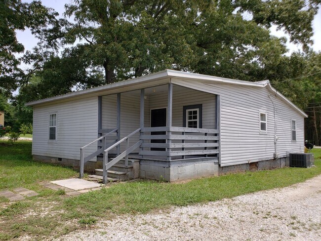 5330 Cusseta Rd in Lanett, AL - Building Photo - Building Photo