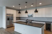 525 North Avenue NE photo'