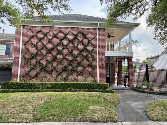 property at 2915 Quenby Ave